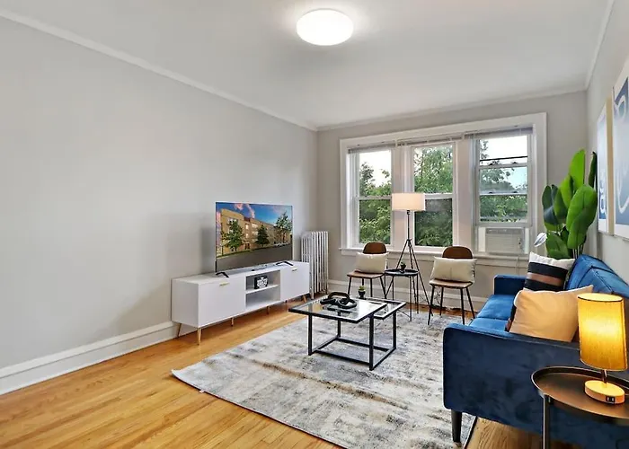 Spacious & Inviting 1br In - Cullom B2 Апартаменты Чикаго